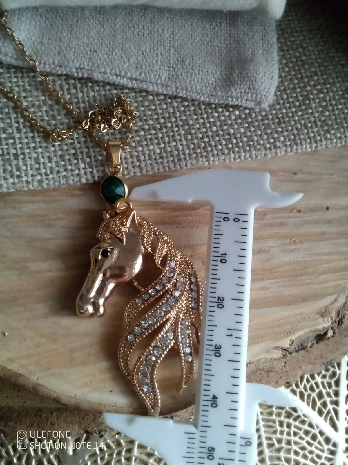 Gouden paardenhalssnoer met ruwe smaragdvetye – photo 2